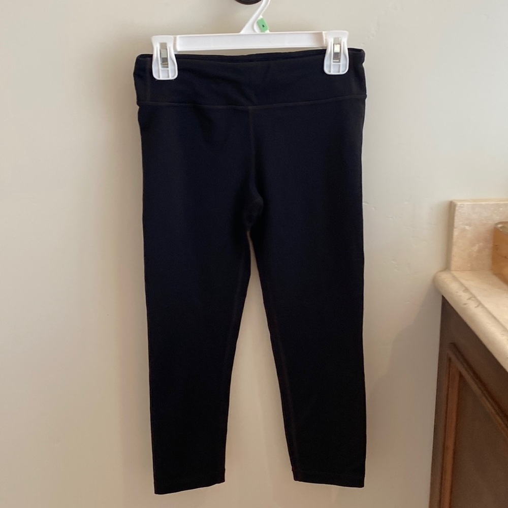 Athleta girls capri leggings. Size L (12) Black